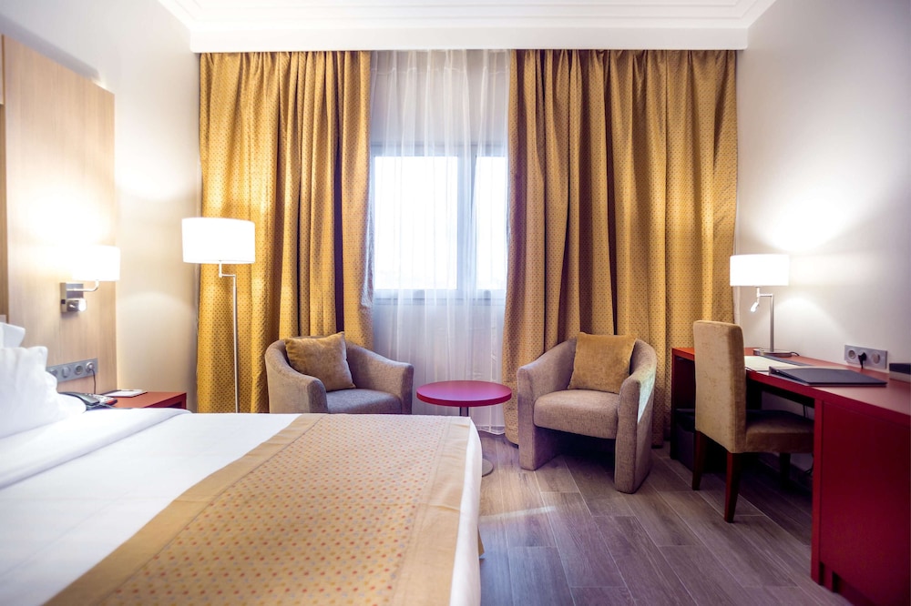 Golden Tulip Le Diplomate Cotonou 32/72
