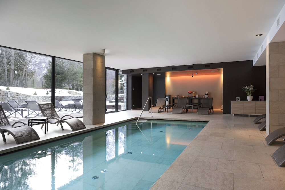 swimming pool spa