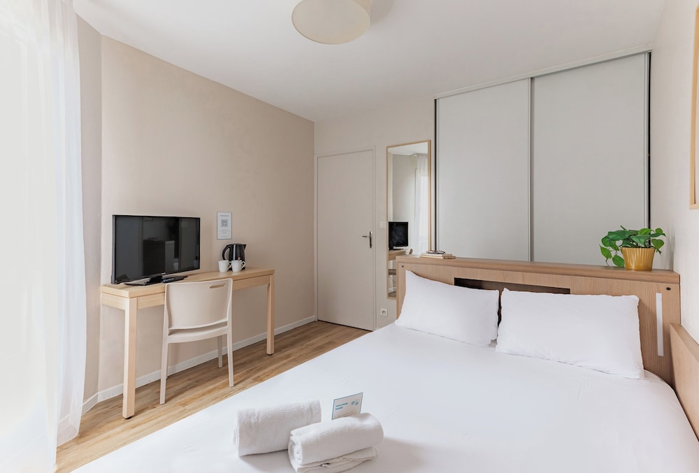 STUDIO, DOUBLE BED