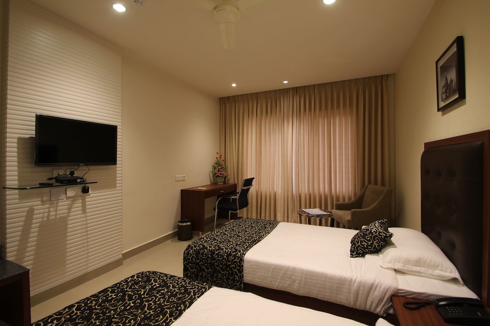 Hotel Hyderabad Grand 16/42