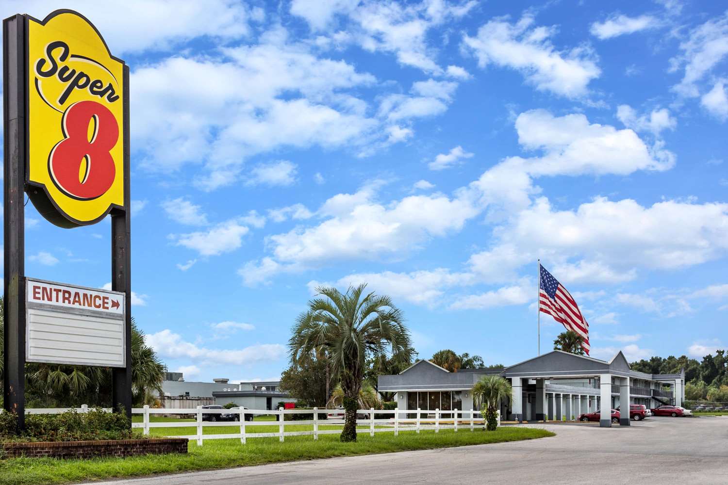 Super 8 by Wyndham Ocala I-75 47/56