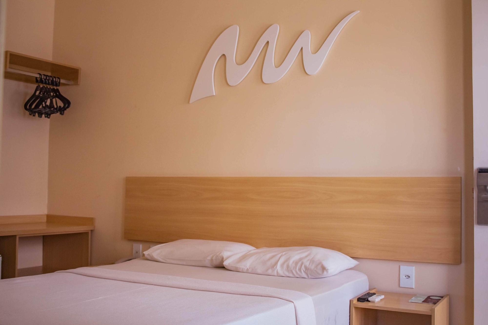 ROOM, DOUBLE BED