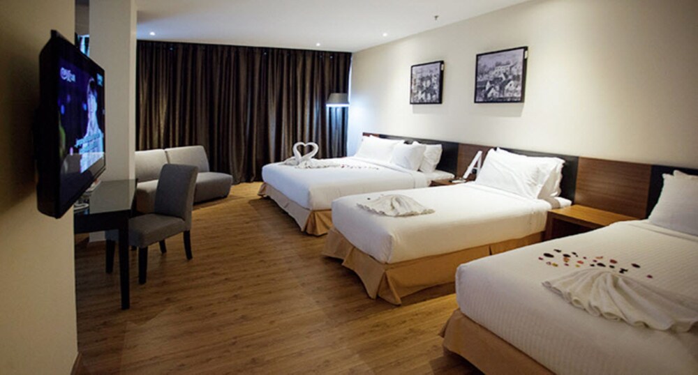 Cathayana Hotel 7/25