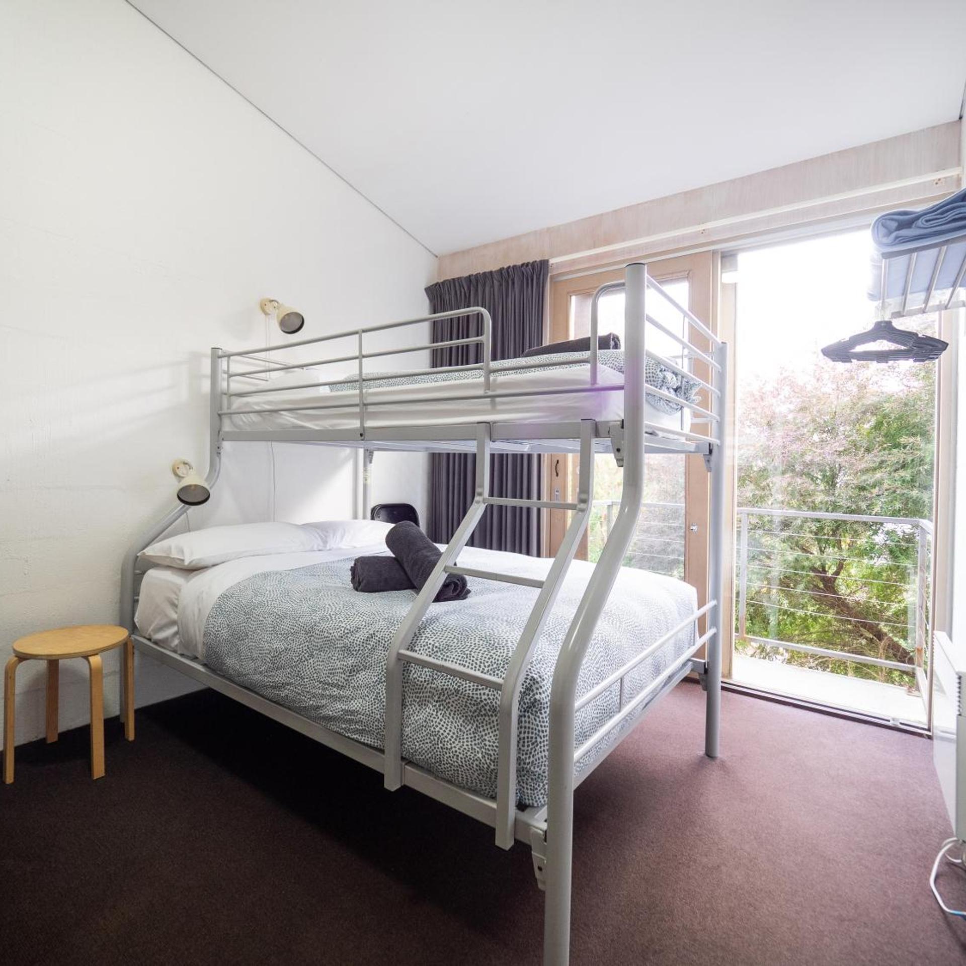YHA Apollo Bay Eco 16/59