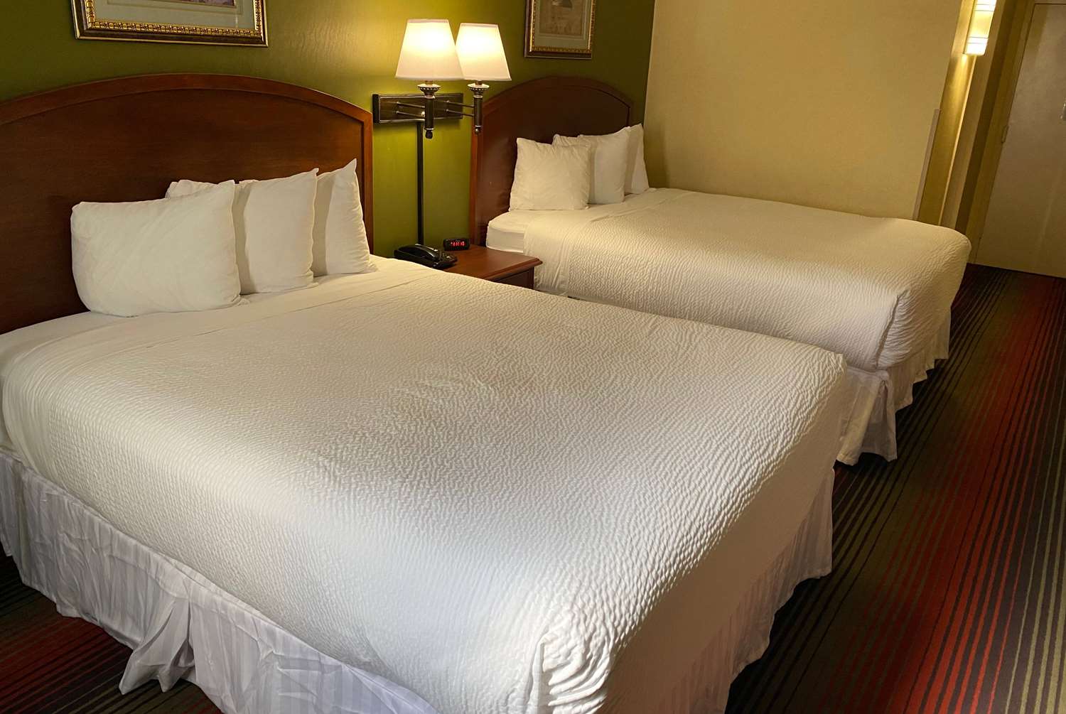 Ramada By Wyndham Rochelle Park Near Paramus 5/17
