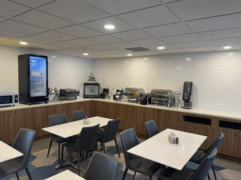Microtel Inn Suites by Wyndham Wheeling at the Highlands 28/36