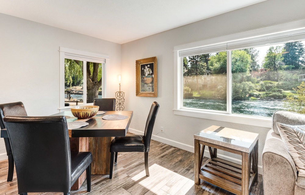Bend Riverside Inn &amp; Suites 44/51