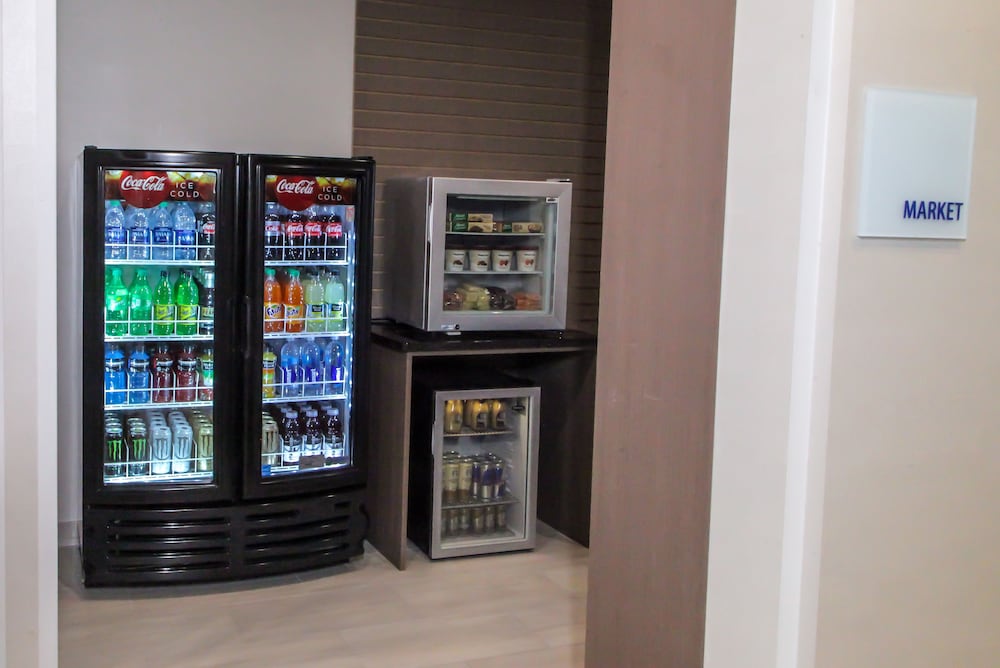 Holiday Inn Express Suites Nashville North Springfield 32/77