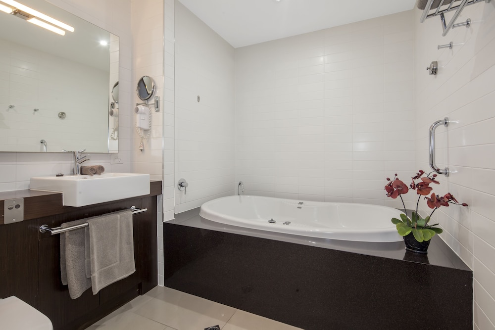 Quality Inn Heritage On Lydiard 49/52