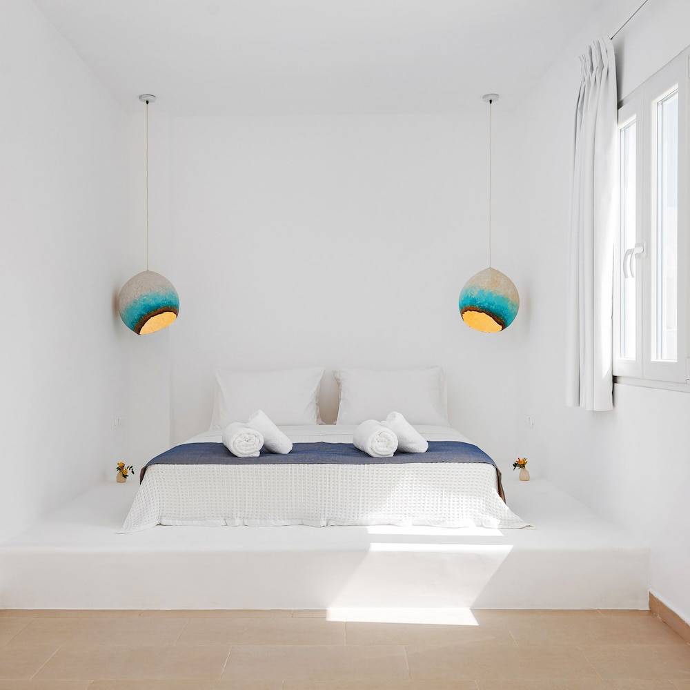 Voca Hotel & Suites 38/40
