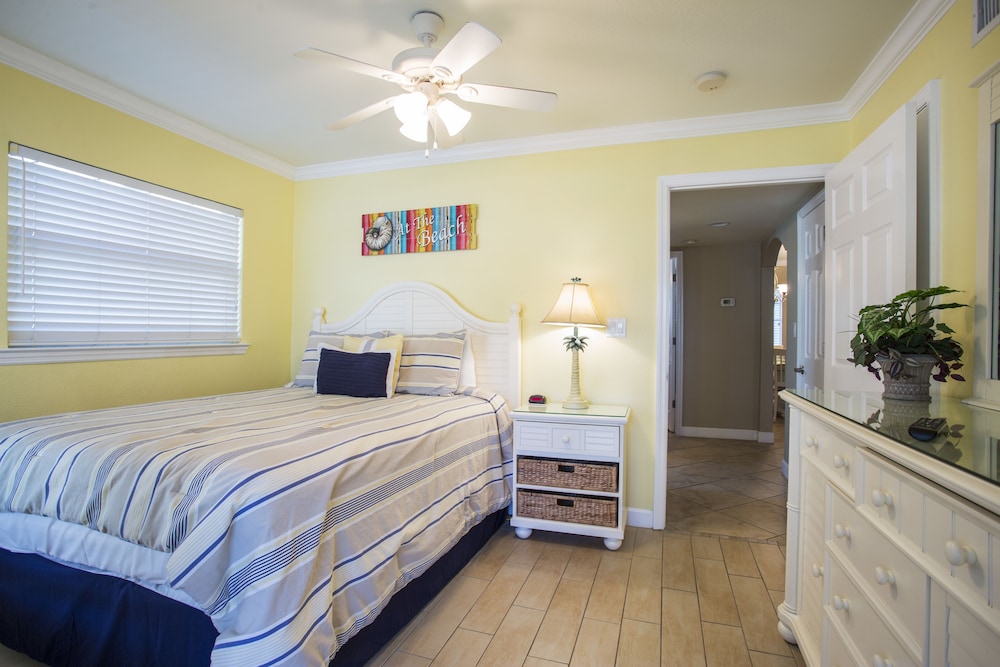 Barefoot Beach Resort 26/77