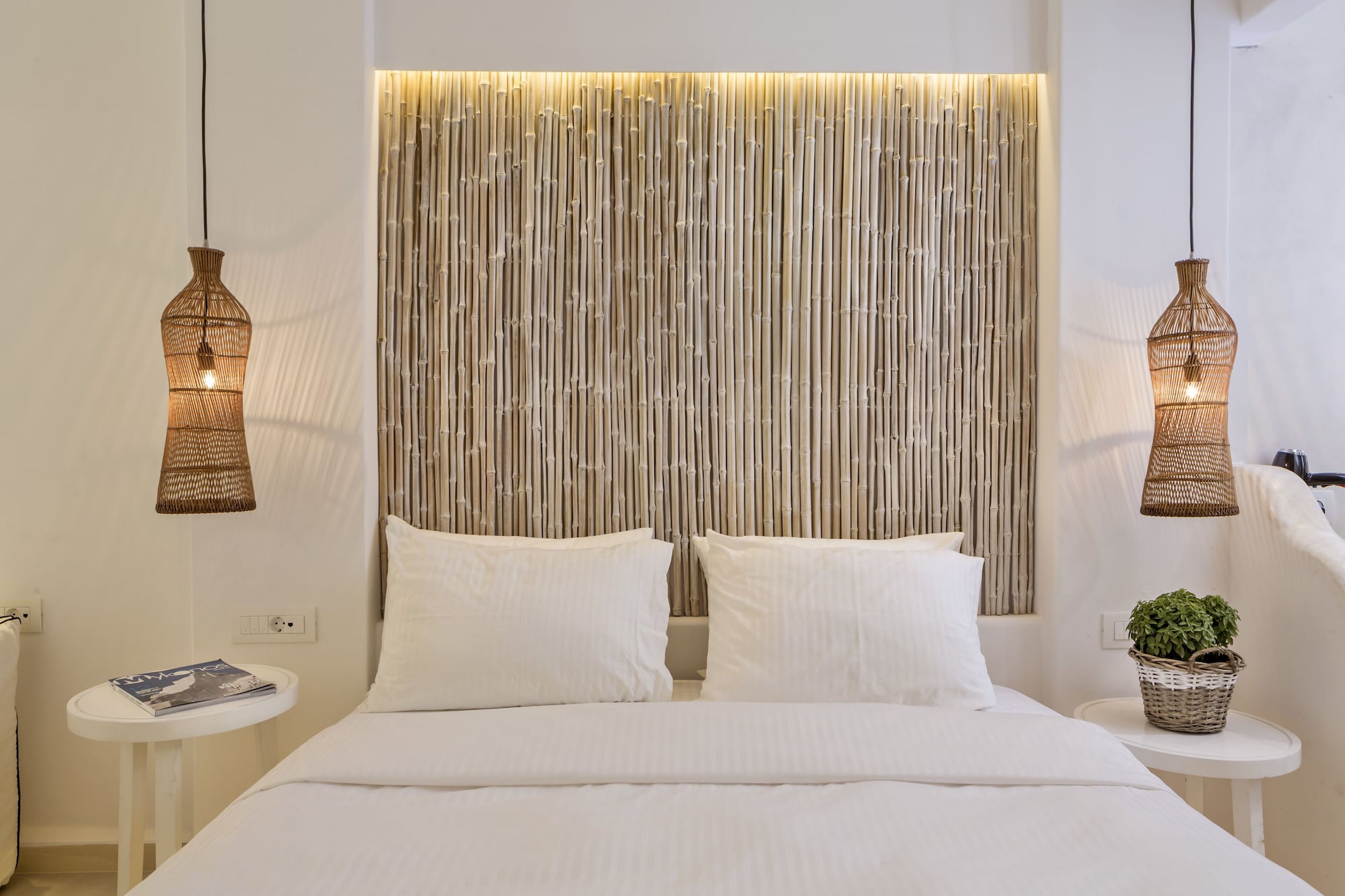 ROOM, DOUBLE BED