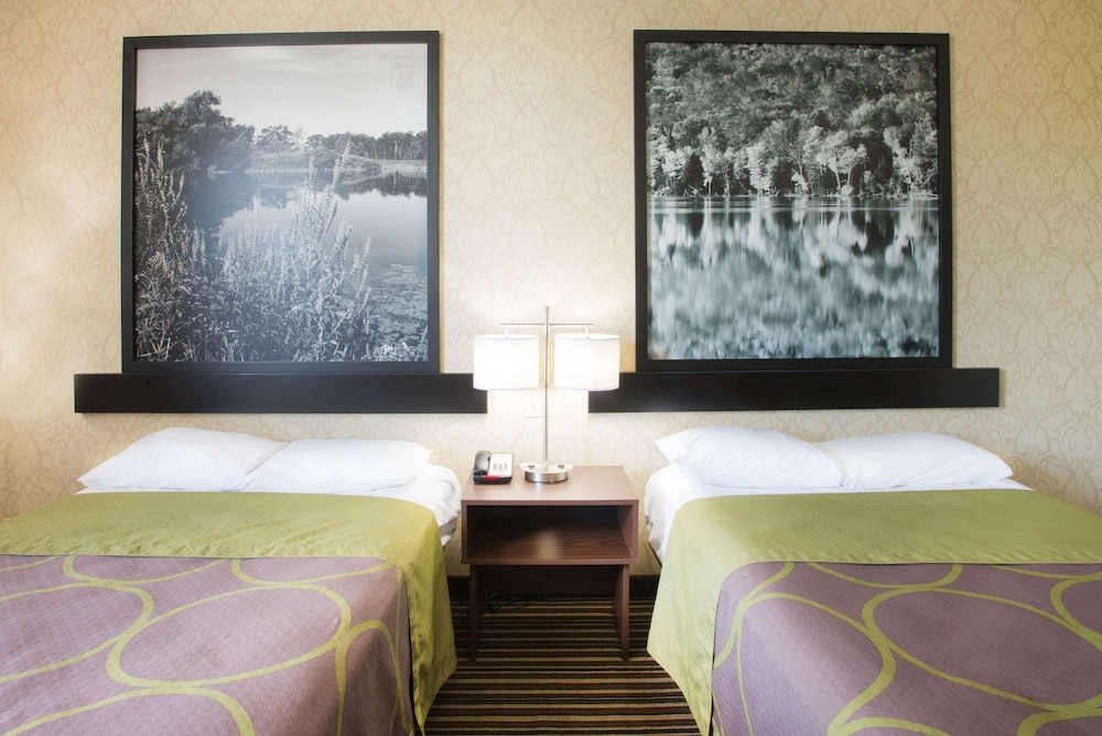 Super 8 by Wyndham Plattsburgh 13/38