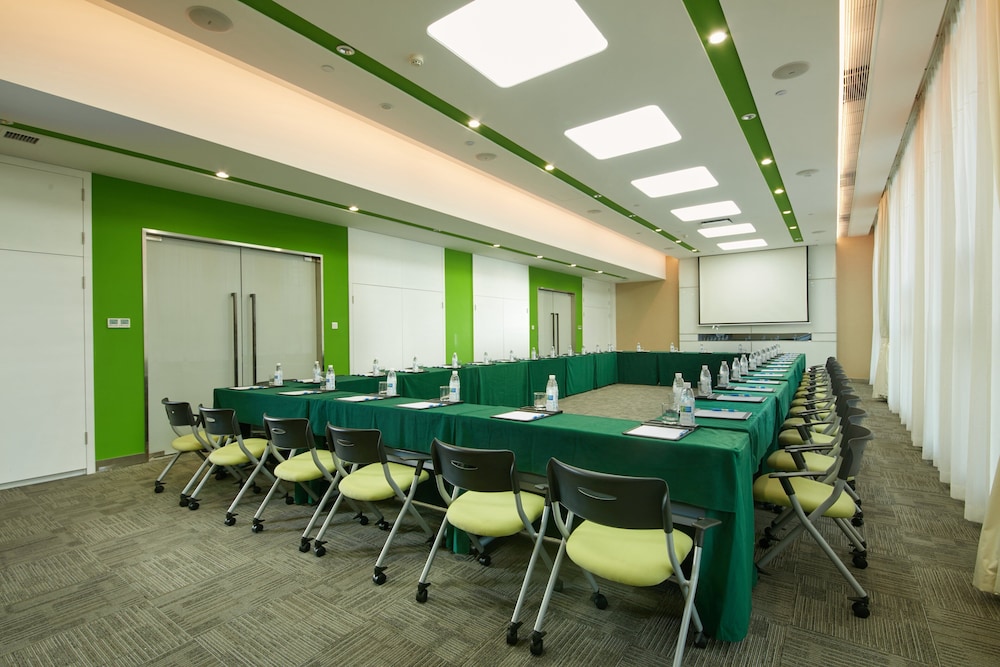 HOLIDAY INN EXPRESS LESHAN CITY SQUARE 39/43