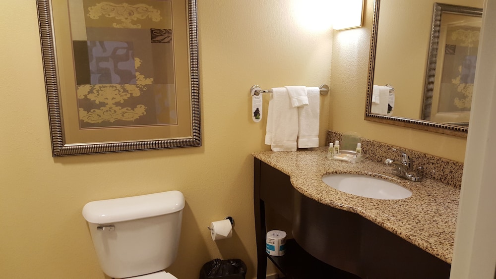 Holiday Inn Quincy, an IHG Hotel 23/75