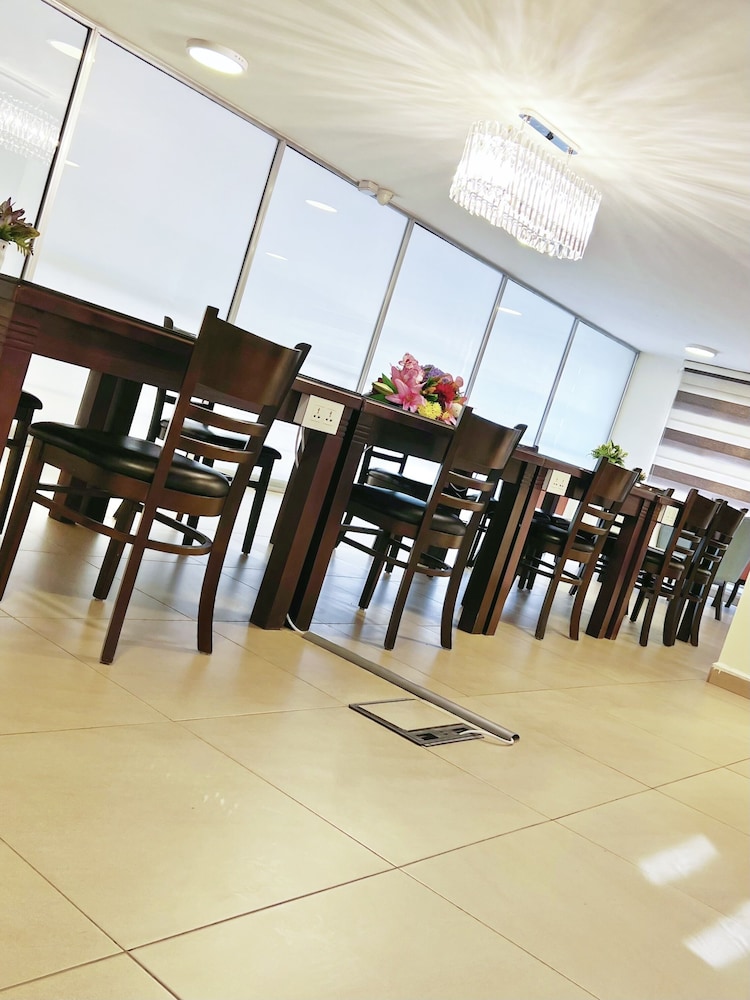 7th Star Hotel Suites 22/28