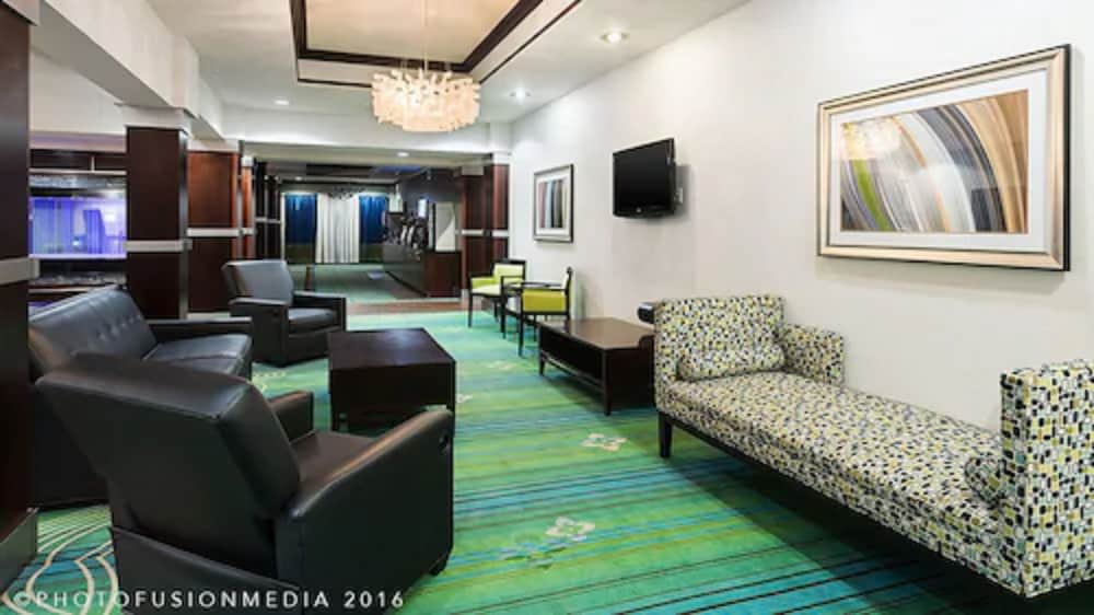Holiday Inn Express Hotel & Suites Stroudsburg-Poconos 39/56