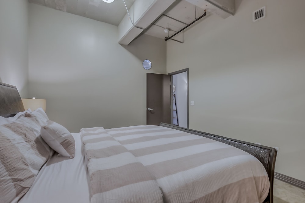 3 BEDROOMS, EXCLUSIVE, APARTMENT, POOL VIEW