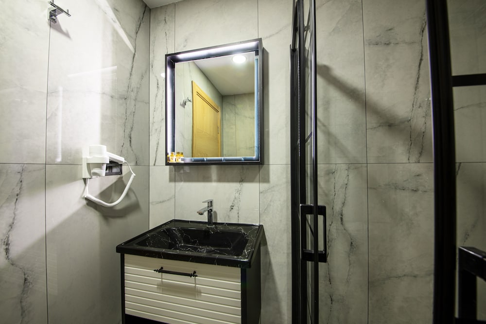 Air Barbaros Hotel 50/53