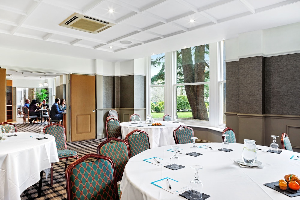 Cedar Court Hotel Harrogate 51/59