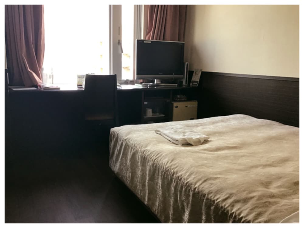 SEMI ROOM, SEMI DOUBLE BED