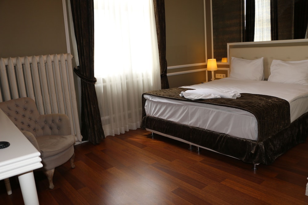 Triada Otel 11/76