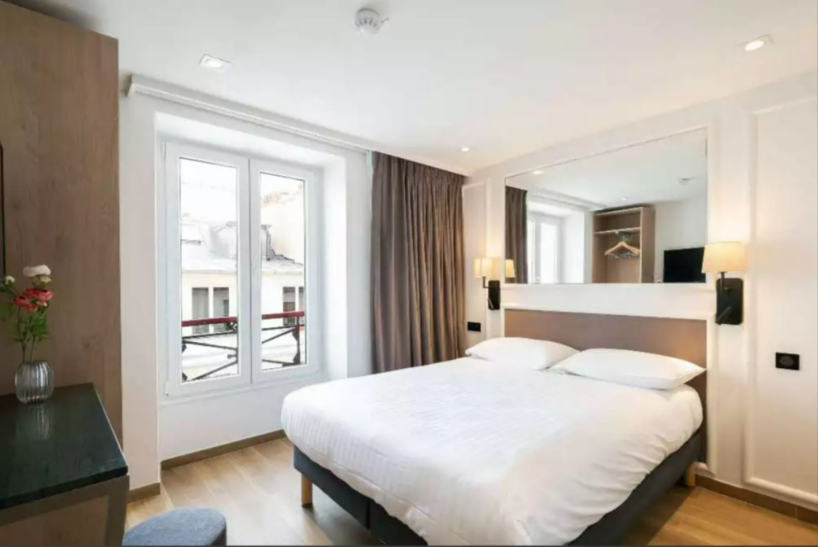 Room, Street View
