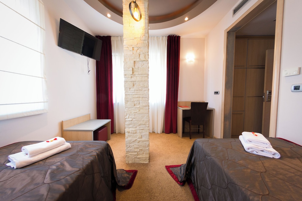 Vigor Hotel 11/50