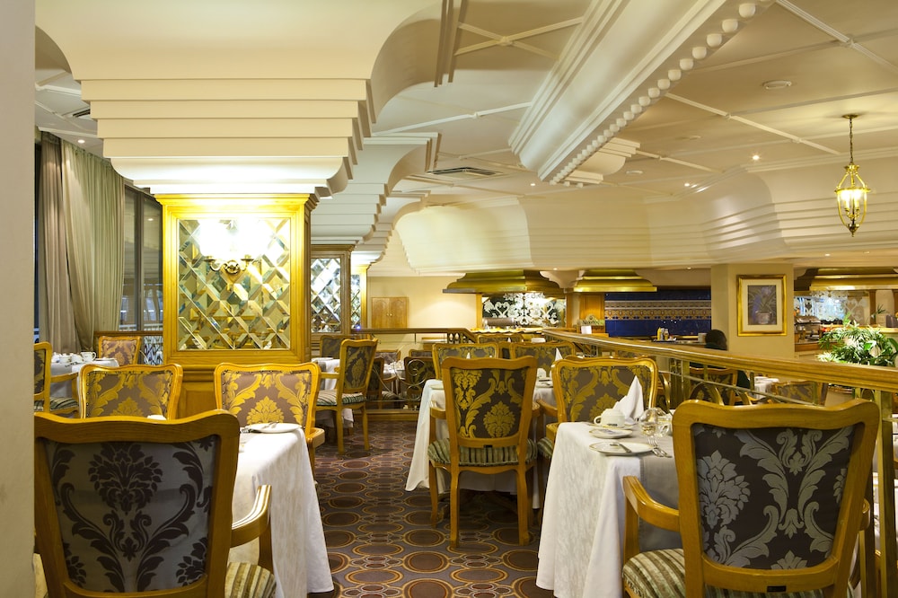 Movenpick Hotel Windhoek 50/70