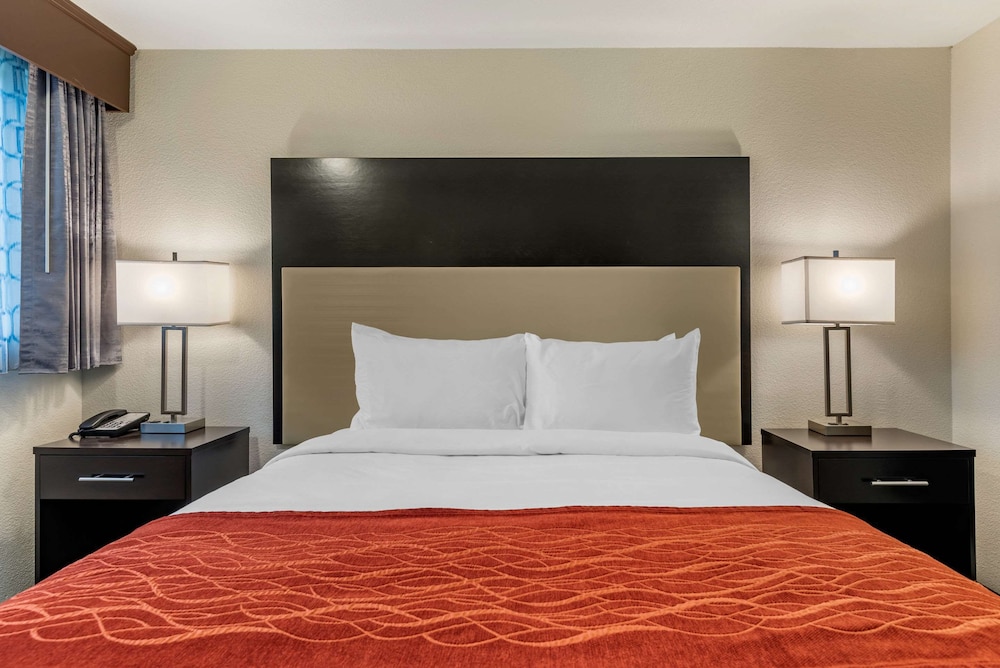 Comfort Inn and Suites Tigard near Washington Square 11/35