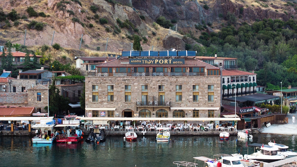 Assos Troy Port Hotel 41/47