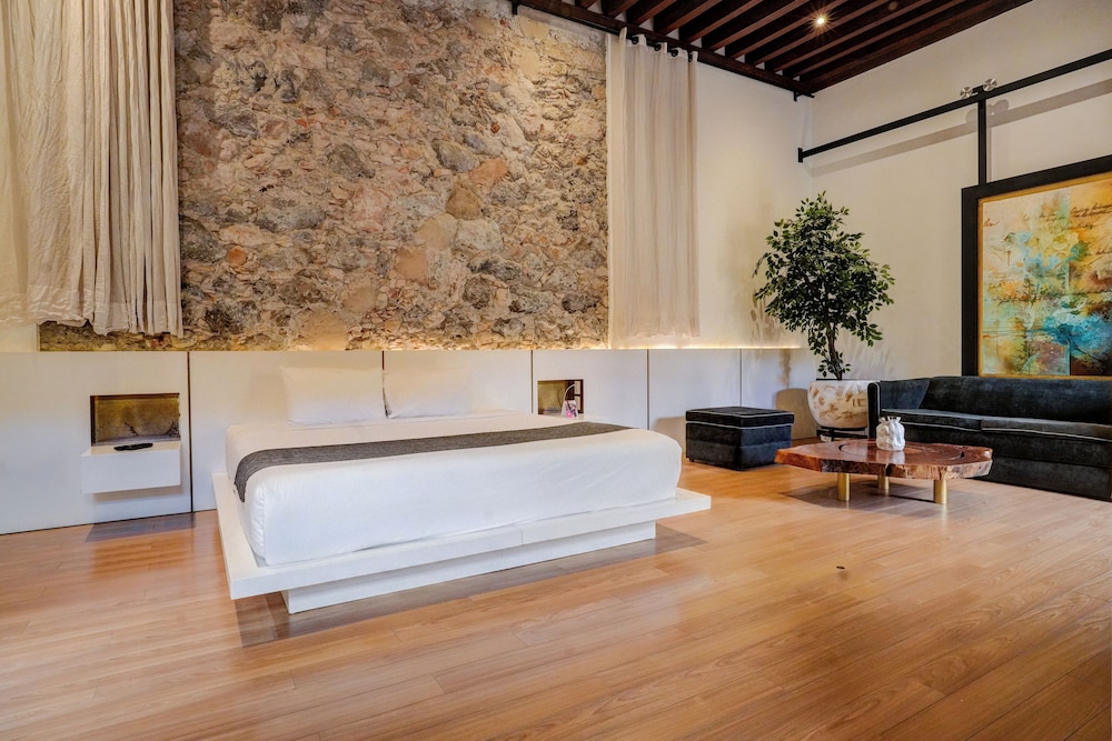 Meson de Santa Rosa Luxury Hotel 25/70