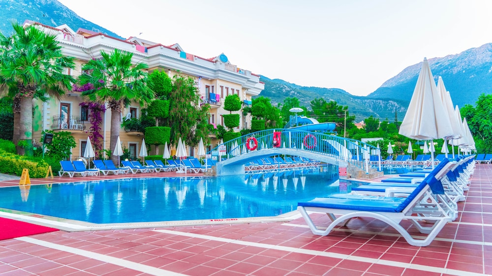 Yel Holiday Resort 25/50