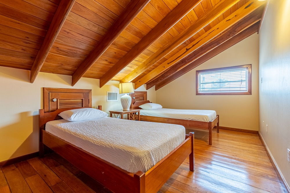 Suite, Queen and Twin Beds, Sea Front, Sofa, High Floor, Belizean Shores Resort 3/6