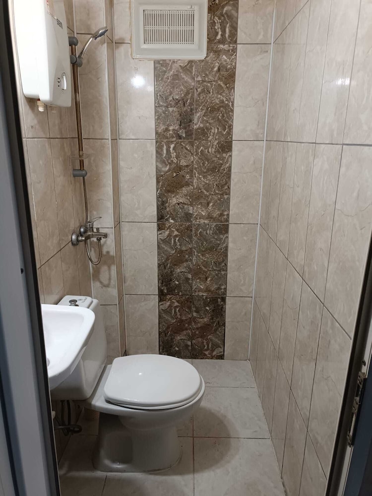 غرفة عائلية ثلاثية بسرير مزدوج وسرير فردي بـ3 غرف نوم للمدخنين، Dilara Hotel 2/2