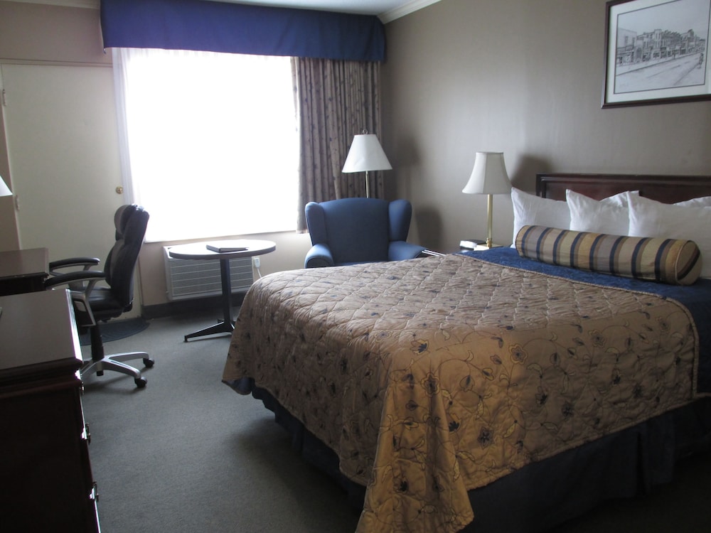 Fredericton Inn 25/65