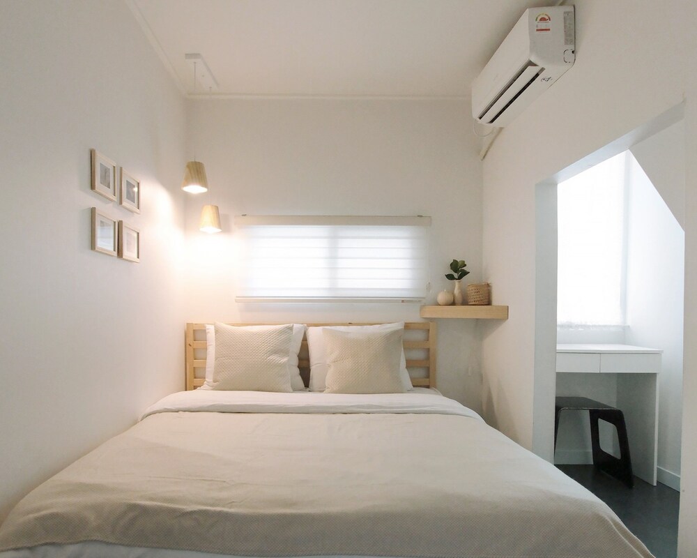 Neat House Hongdae 31/50