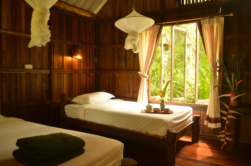 Khao Sok Riverside Cottages 10/50