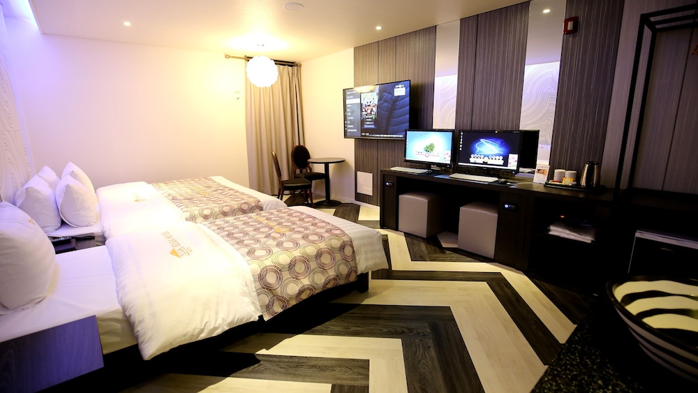 Elga Hotel 14/67