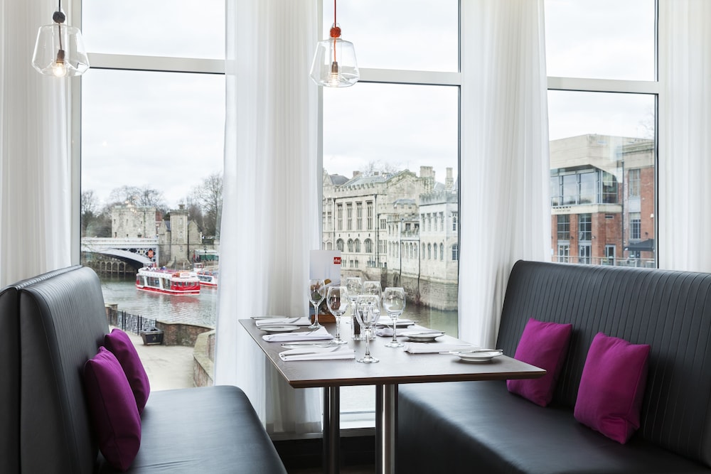 Radisson Hotel York 52/76