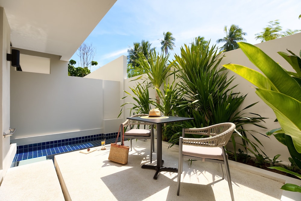 Outrigger Surin Beach Resort 5/74