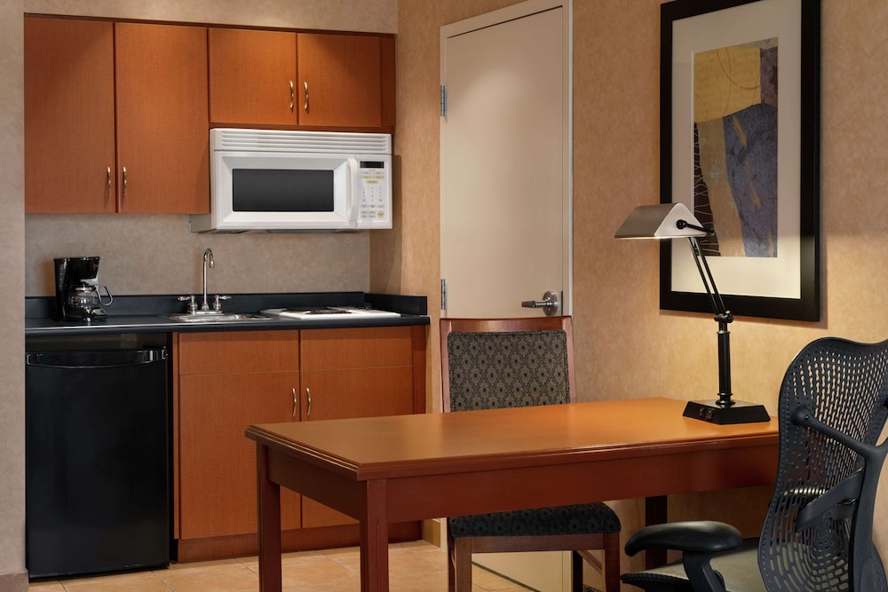 Hampton Inn and Suites by Hilton Langley Surrey 55/72