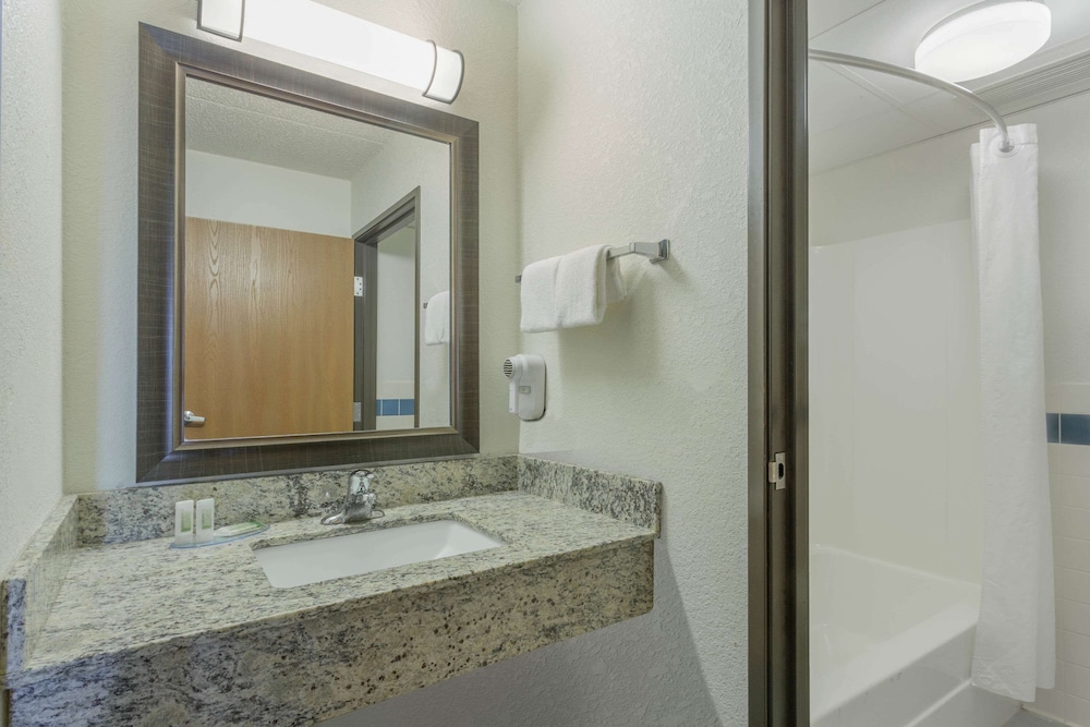 Americinn By Wyndham Menominee 14/40