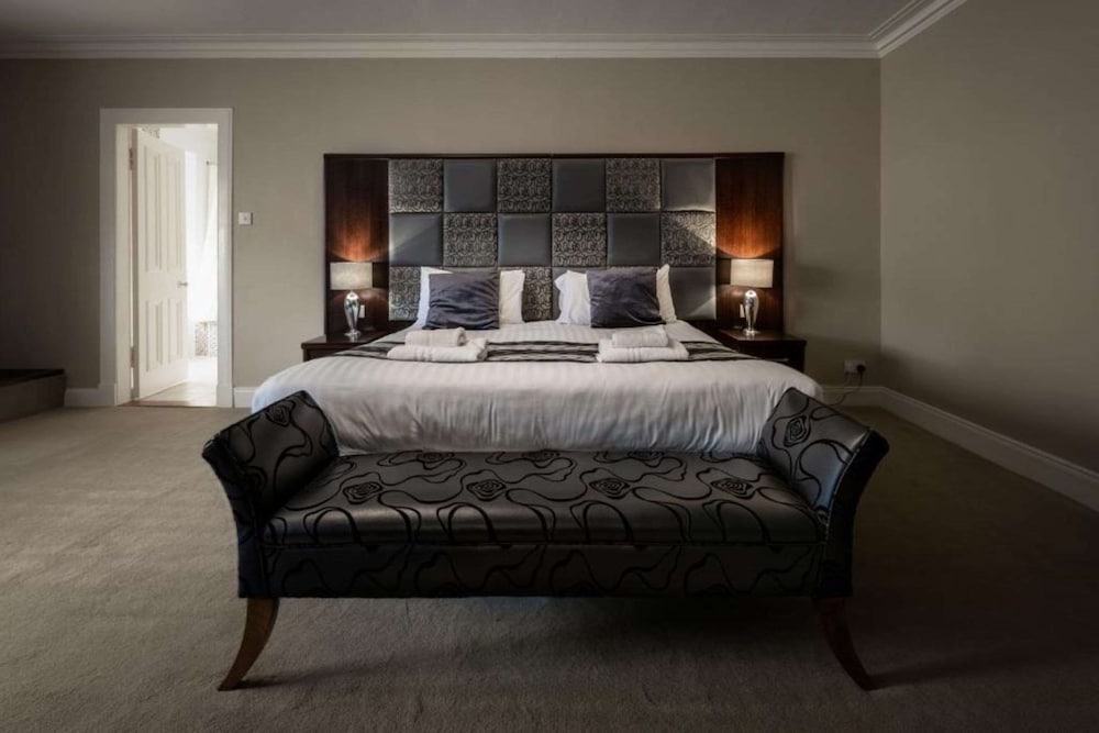 SUPERIOR, KING BED
