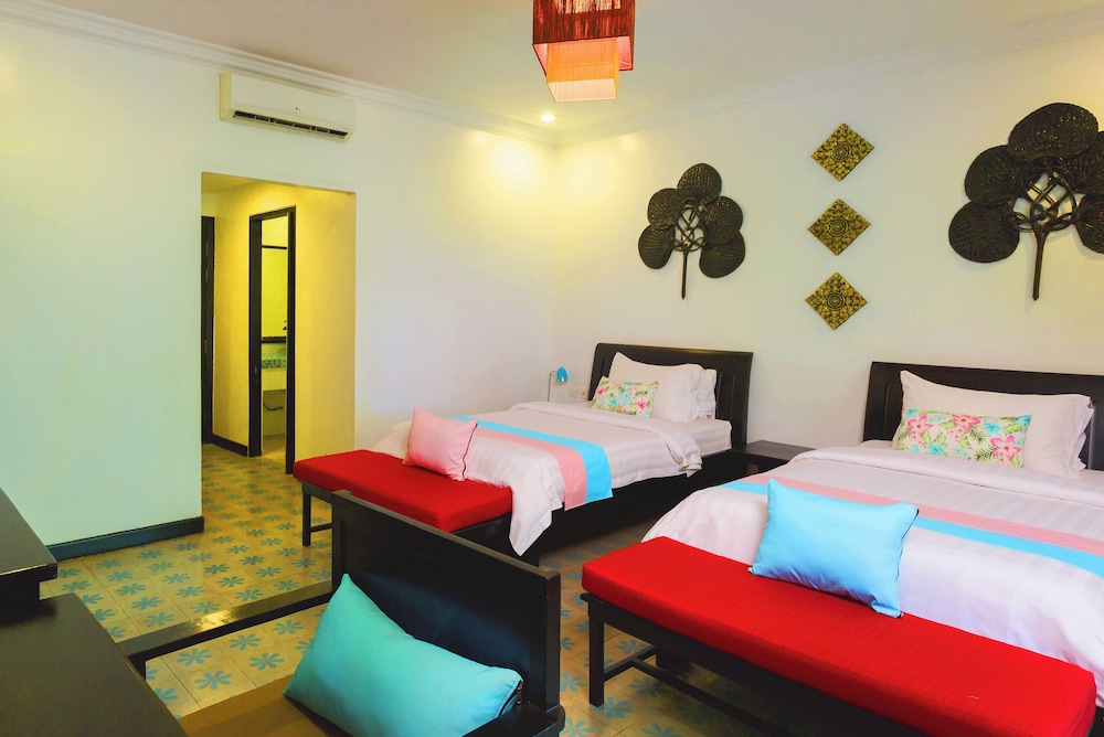 Connecting, Deluxe, Double and Twin Beds