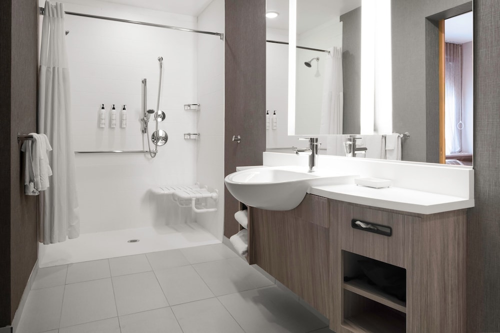 SpringHill Suites by Marriott Charlotte Airport Lake Pointe 14/16