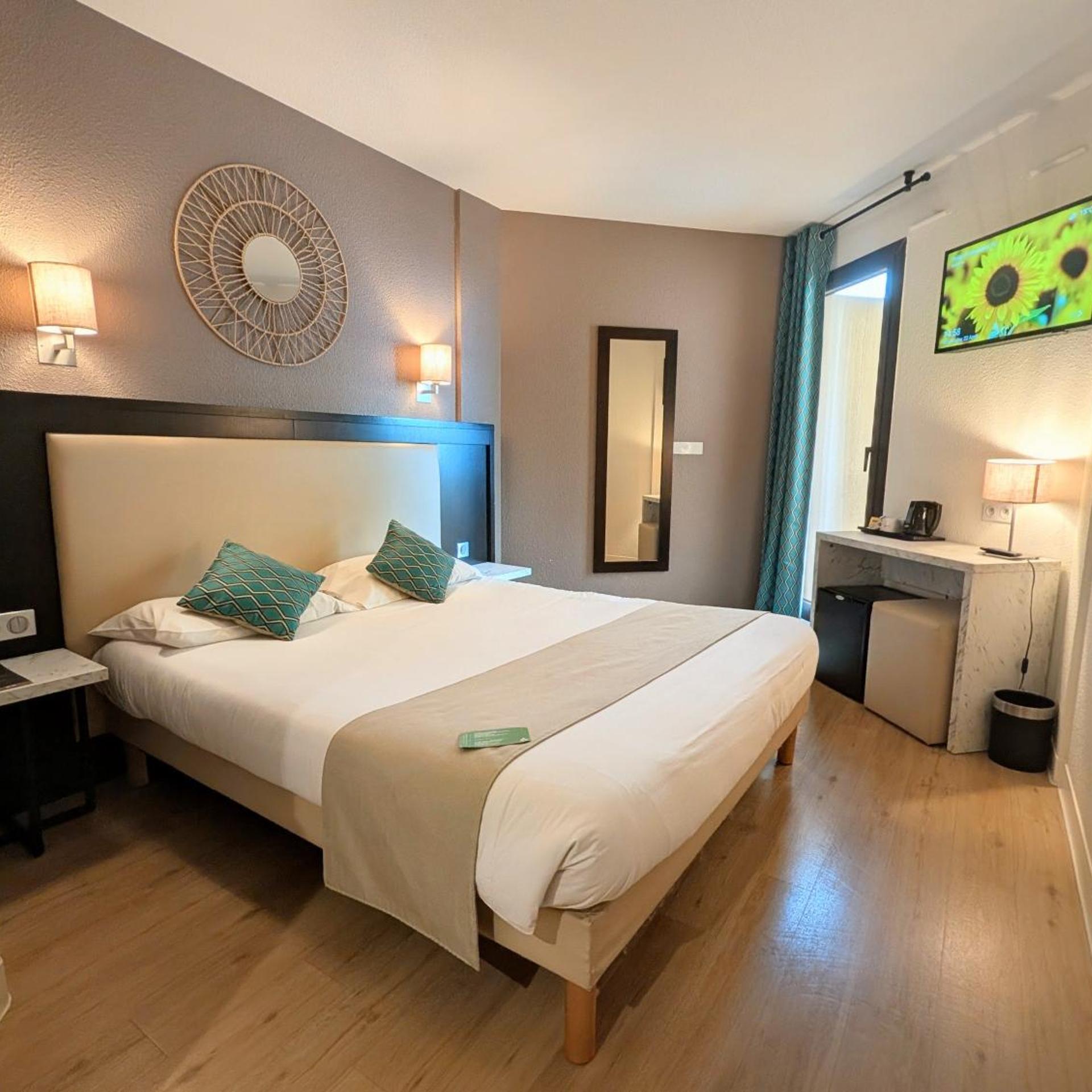 Room, Double Bed, Sea Side