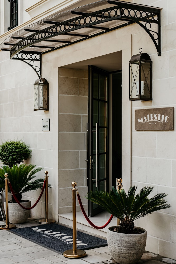 Hotel Majestic 5/50