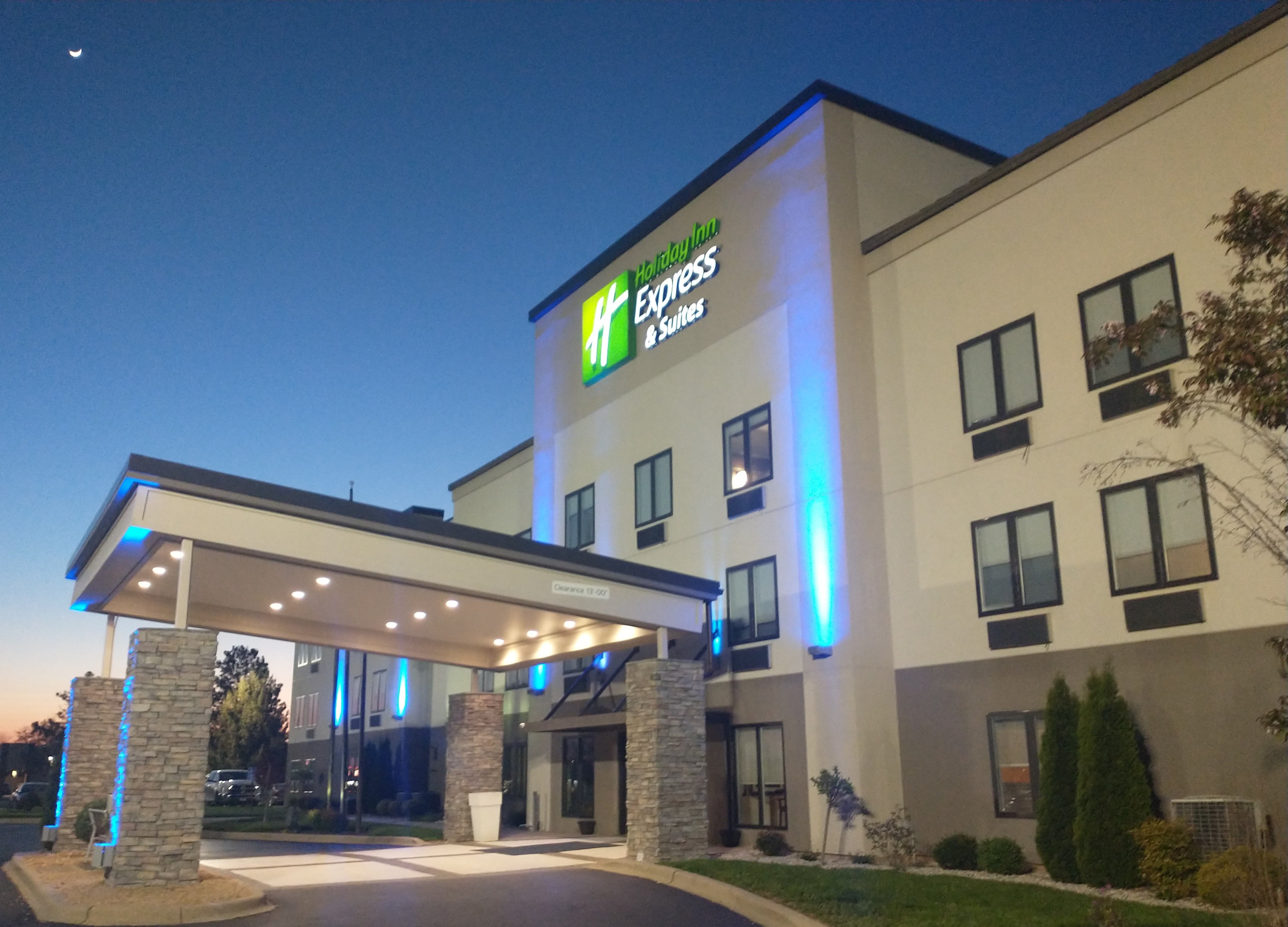 Holiday Inn Express Hotel & Suites Madison 3/60