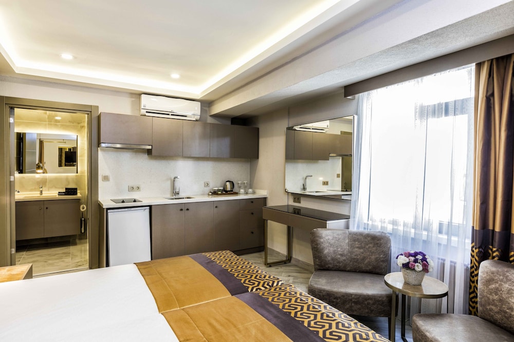 Ayramin Deluxe Hotel 59/78